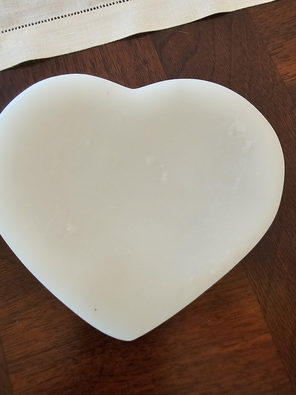 Williams Sonoma White Marble Heart Spoon Rest